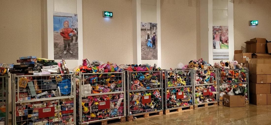 Jucării sortate la punctul de colectare